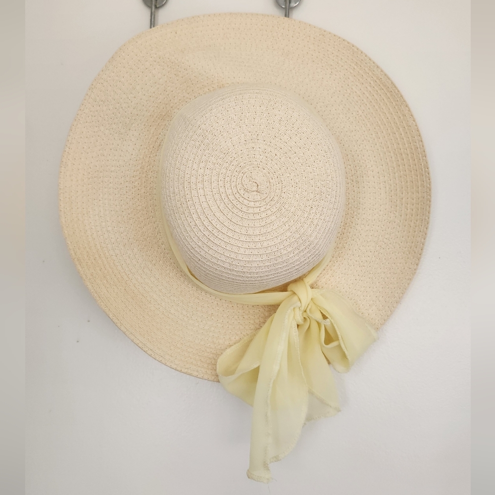 Cream and Yellow Wide-Brimmed Sun Hat